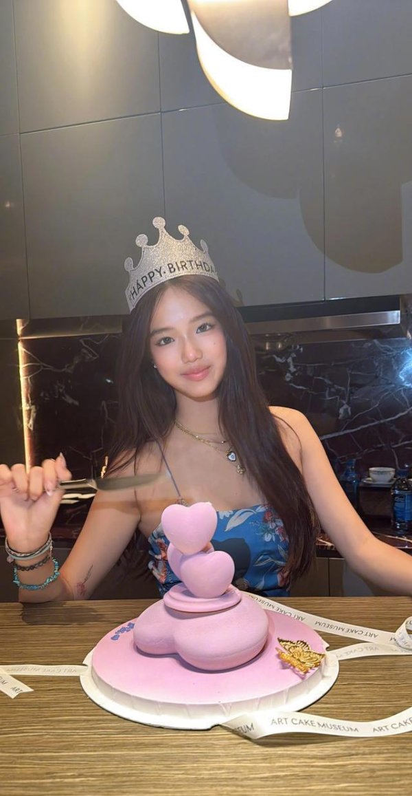 鸿泰利创 钟丽缇二女儿Jaden已经17岁了！网友：真是越长越好看了～