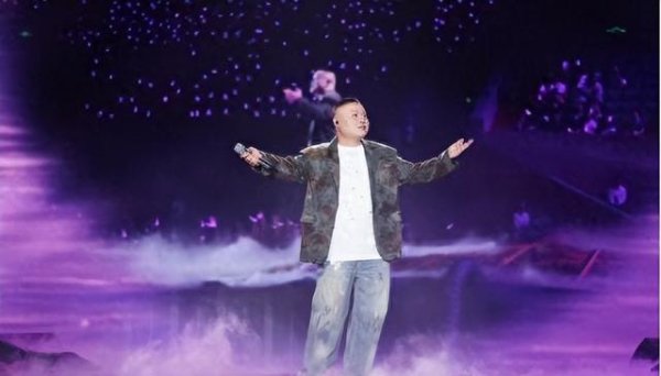 宝贷配资 演唱会上“唱”相声，岳云鹏这波操作，内行人直呼：看不懂！